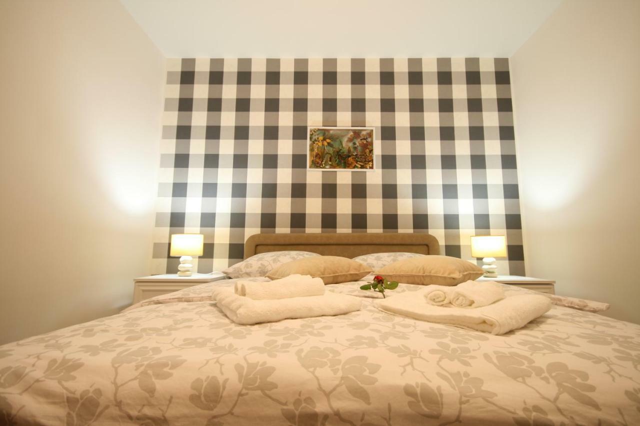 Holiday House Leona Оточац Экстерьер фото